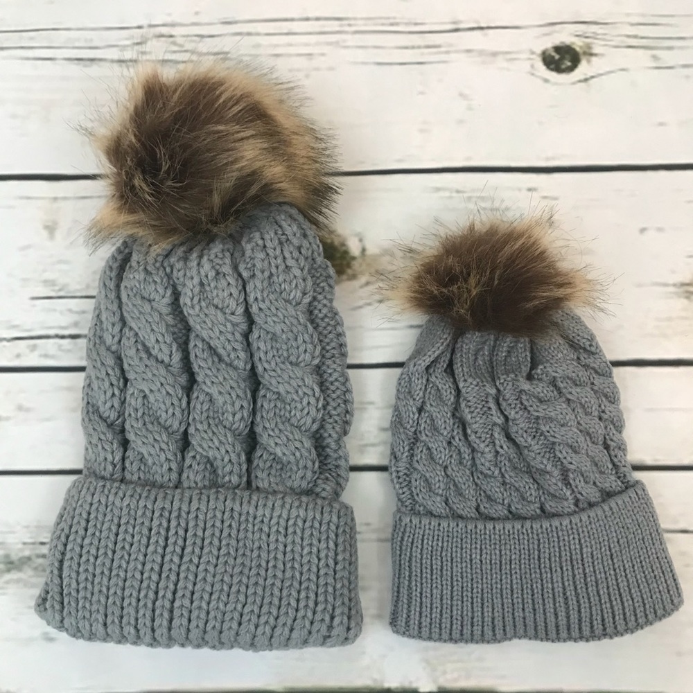 🚫Sold🚫Gray Parent/Baby Matching Beanie Pom Pom - Picture 3 of 4